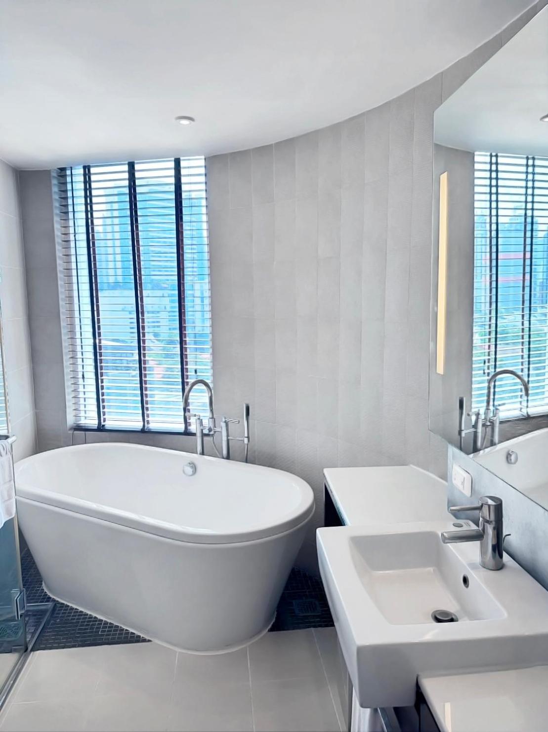 Отель Nh Asoke 4*