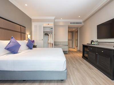 Отель Nh Asoke 4*